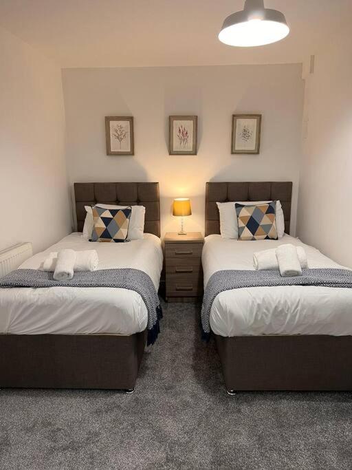 Bridge Place - Spacious Home With Plenty Of Beds! Merthyr Tydfil Kültér fotó
