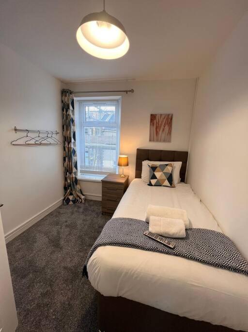 Bridge Place - Spacious Home With Plenty Of Beds! Merthyr Tydfil Kültér fotó