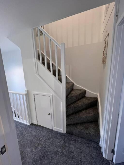 Bridge Place - Spacious Home With Plenty Of Beds! Merthyr Tydfil Kültér fotó